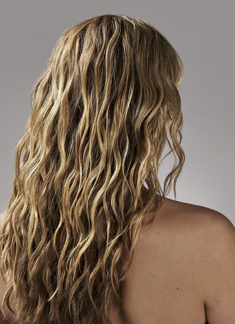 Oribe Apres Beach Wave and Shine Spray - Image 2