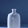 Oribe Run-Through Detangling Shampoo – švelnus iššukuojantis šampūnas, skirtas lengvesniam plaukų iššukavimui