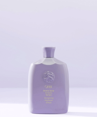 Oribe Serene Scalp Oil Control šampūnas – riebaluojančiai galvos odai, švelniai violetiniame buteliuke