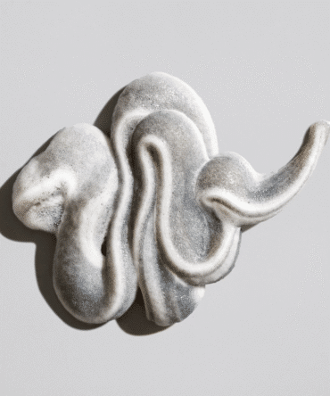 Valančio šampūno putų tekstūra – lengvos, kreminės putos giliam galvos odos valymu